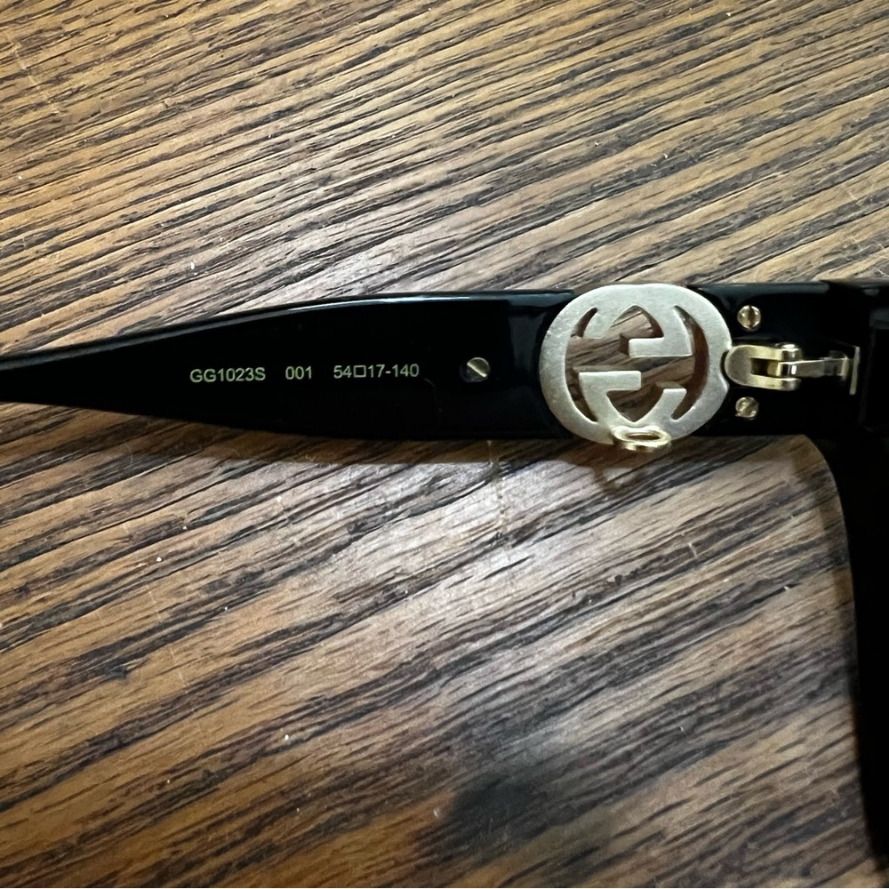 Authentic Black Gucci Sunglasses - Picture 5 of 13